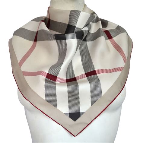 Foulards Burberry occasion femme 